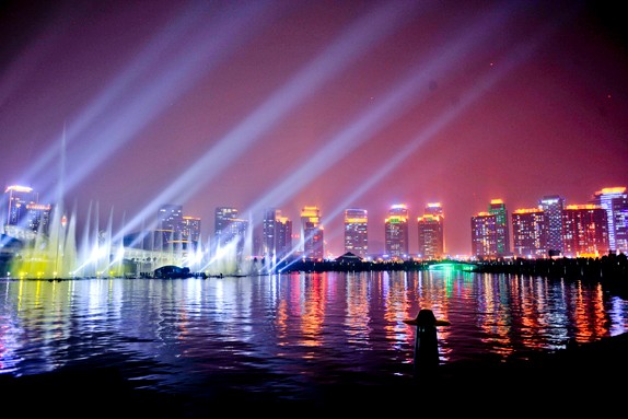 鄭州如意湖夜景 多l(xiāng)ed燈源照射 鄭州如意湖夜景 多l(xiāng)ed燈源照射