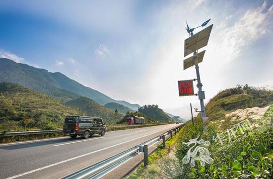 Led顯示屏現身高速 警醒老司機注意橫風 Led顯示屏現身高速 警醒老司機注意橫風