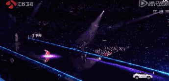 舞者配合VR舞美演繹 舞者配合VR舞美演繹